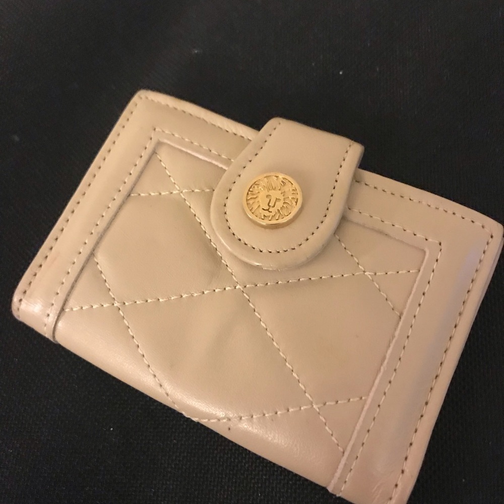 NWOT Anne Klein beige leather key holder.